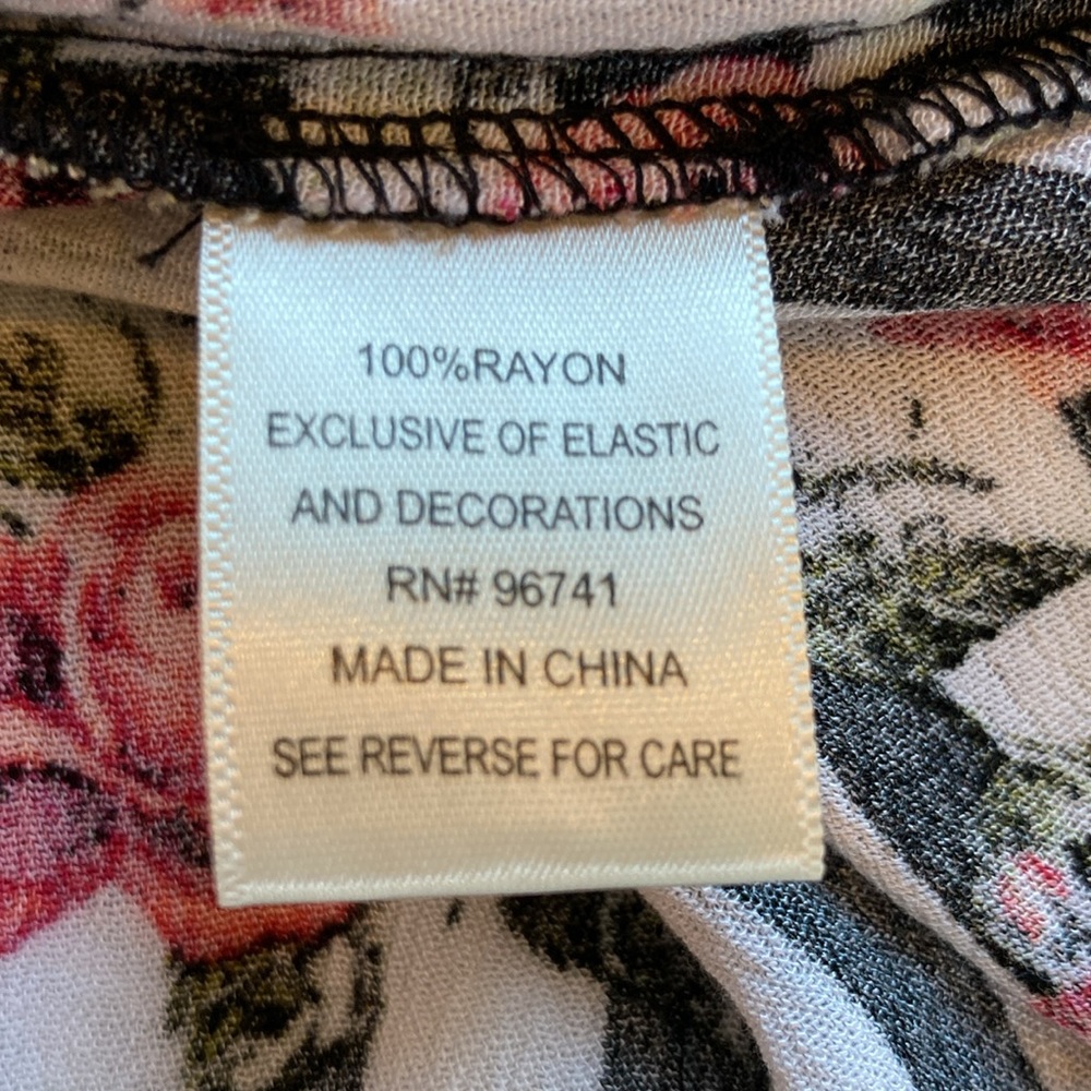 Flutter sleeve or off the shoulder top. Size M. - Picture 8 of 9